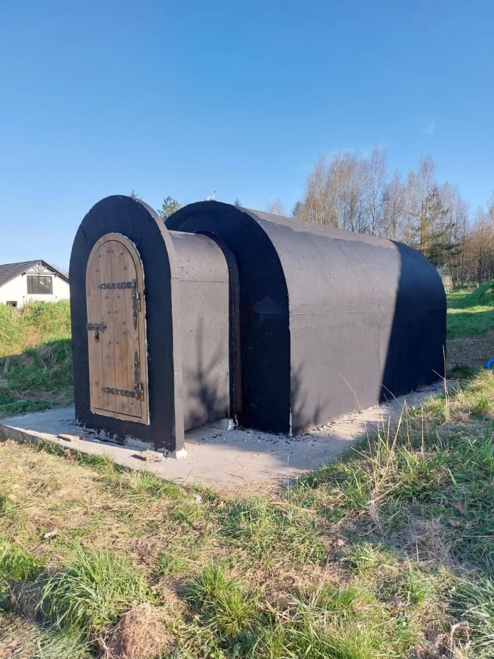 Hotová záhradná pivnica s predsieňou, nainštalovaná na pozemku klienta v Tisovec